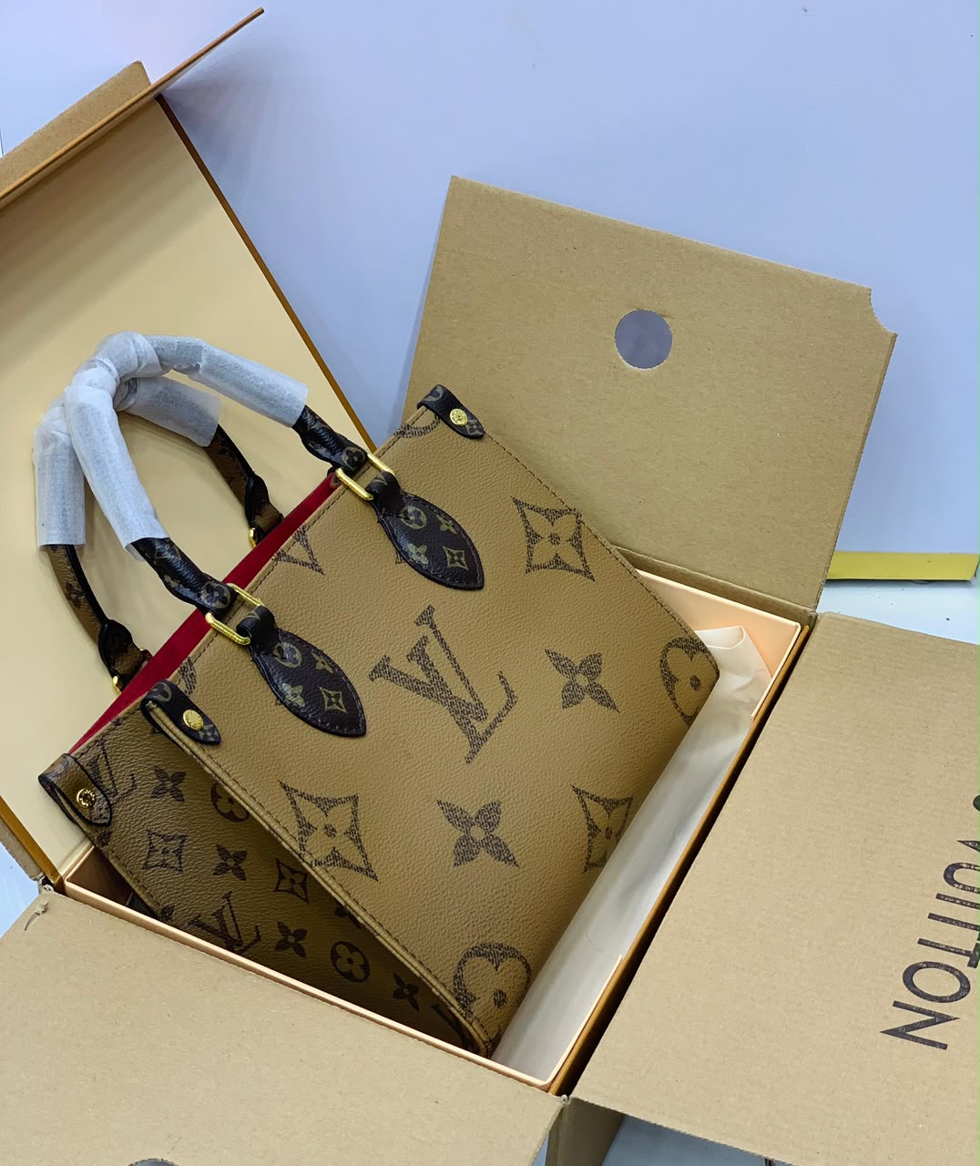 Louis Vuitton OnTheGo MM Bag
